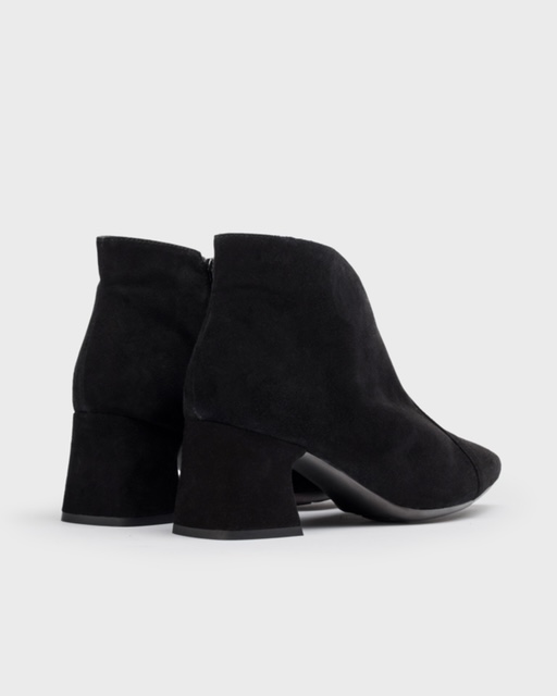 Wonders Pointed Ankle Boots in Black Suede